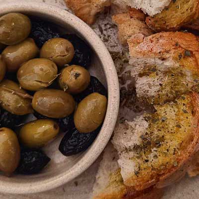 Μεζές στη ΡακιΤζιά για καφέ ρακή κρασί και παρέα