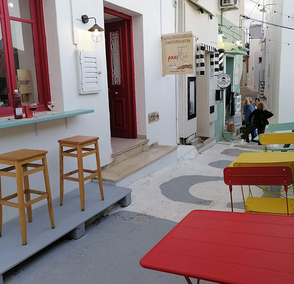 Μεζεδάκια από τη Βίλυ και τον Κώστα στη ΡακιΤζιά